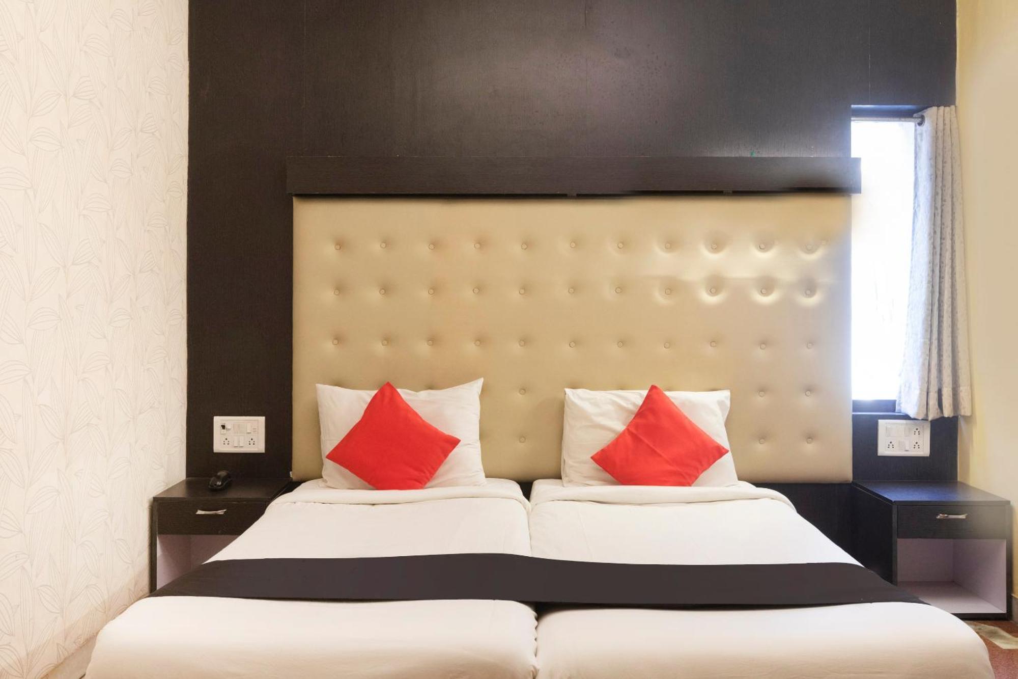 Collection O Santhome Residency Near Marina Beach Ченай Екстериор снимка